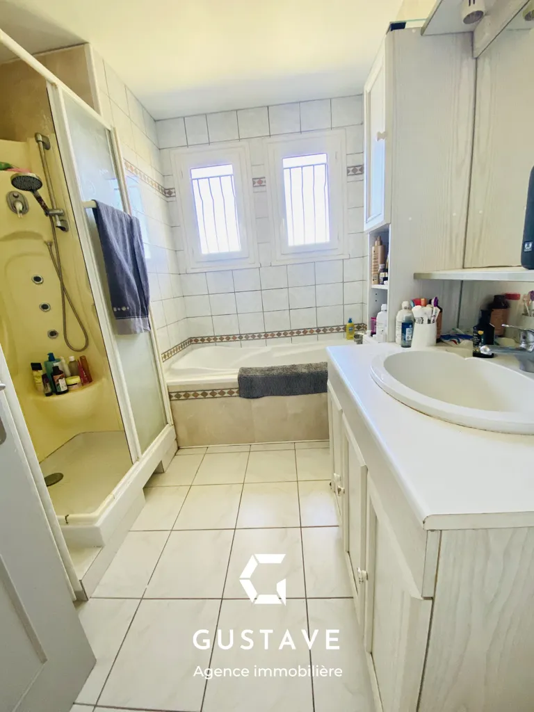 Salles de bain - Maison avec Piscine à Rouvres en Plaine