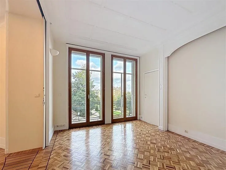 Toad - Apartment with Avenue Louise View in Brussels