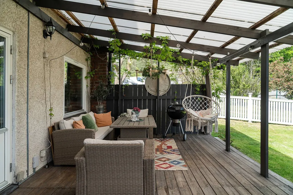 Terrass - Renovated Terraced House with Corner Plot