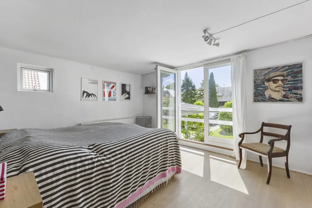 Magamistoad - Villa with Private Beach Access in Humlebæk