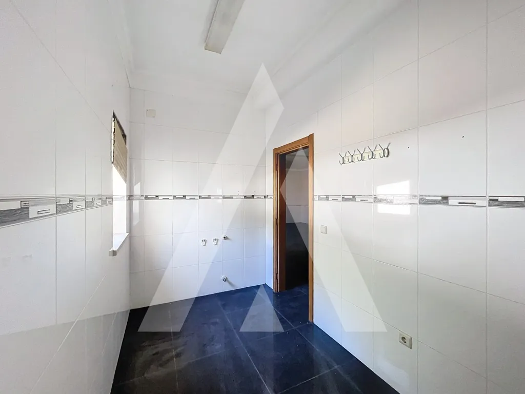 Bathrooms - Isolated House with Indoor Pool in Pombal