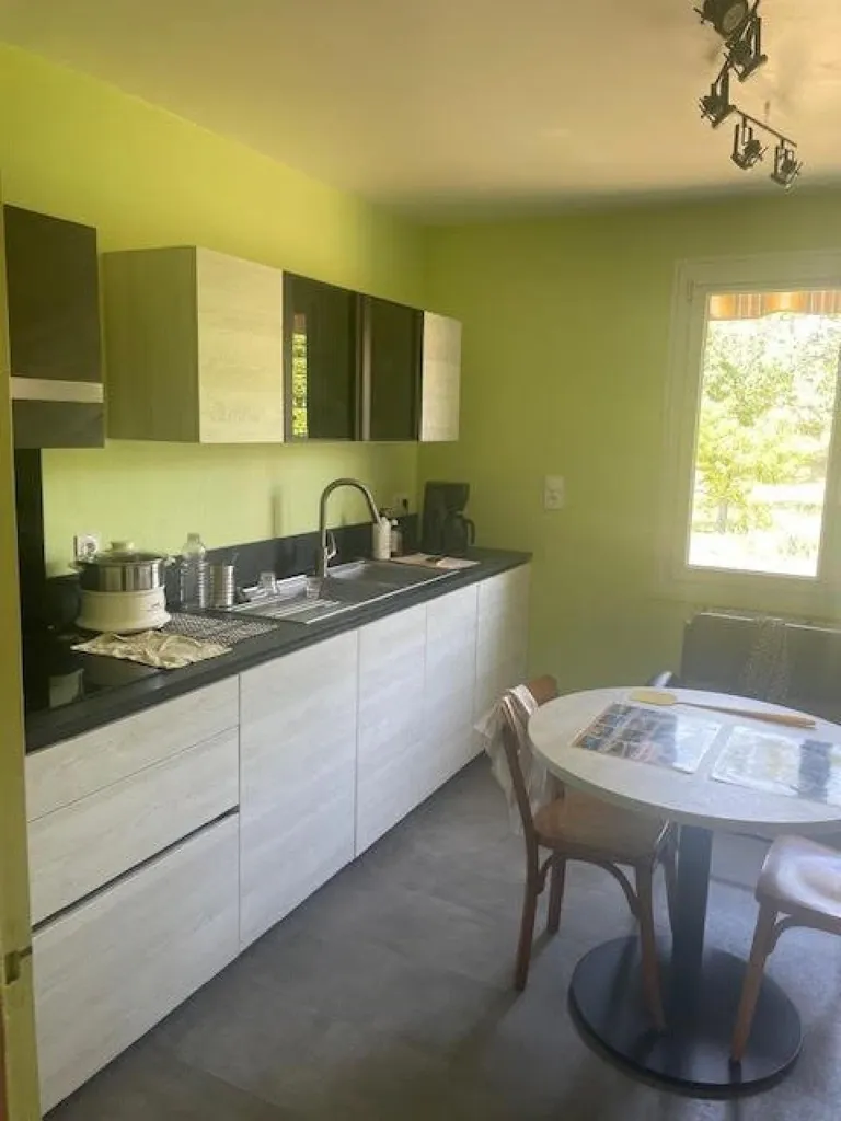 Cuisine - Pavillon avec Jardin dans Lotissement Calme à Châtillon-sur-Seine