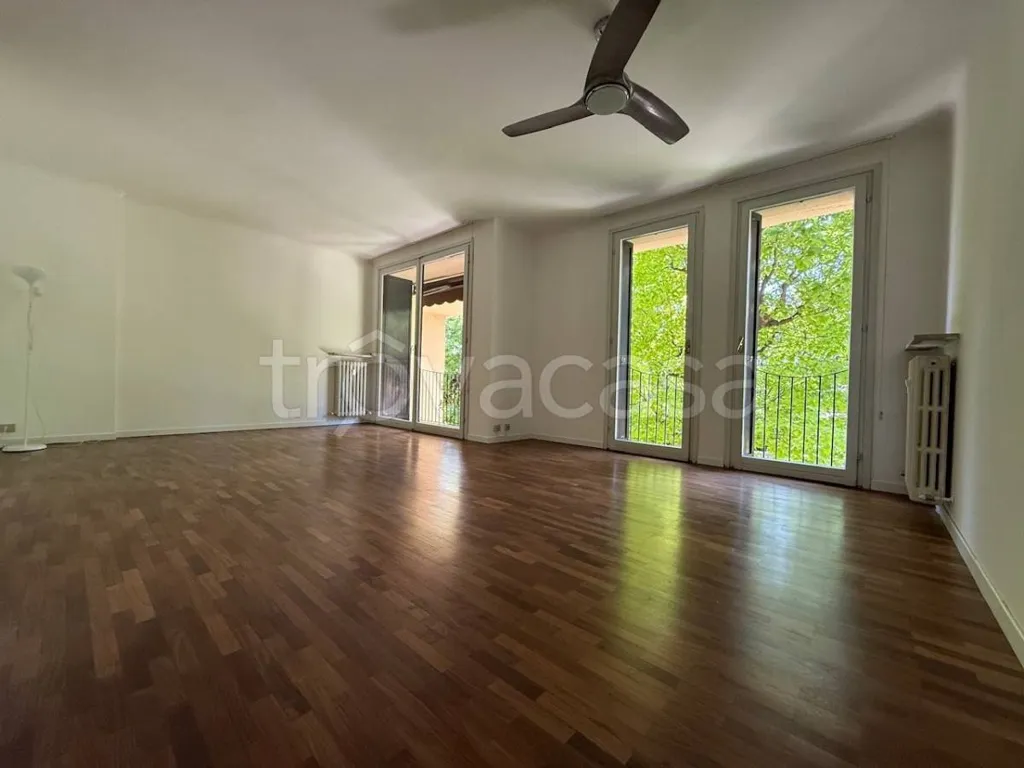 Soggiorno - Luxury Apartment with Pool in Lecco
