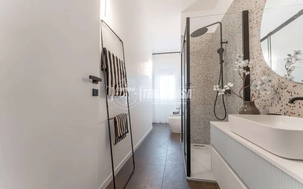 Salles de bain - Rustic-Style Apartment with Balcony in Milan