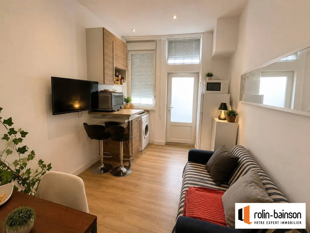 Séjour - Studio avec Mezzanine à Villeurbanne République