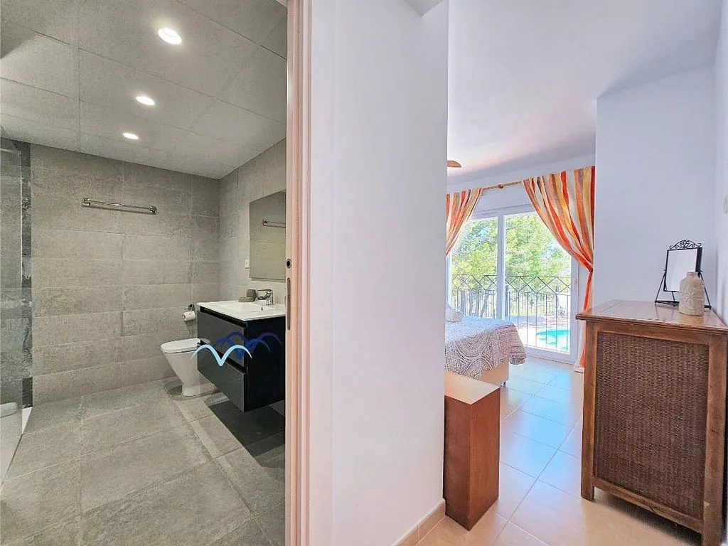 Bathrooms - Chalet with Pool and Sea View in Golf Area