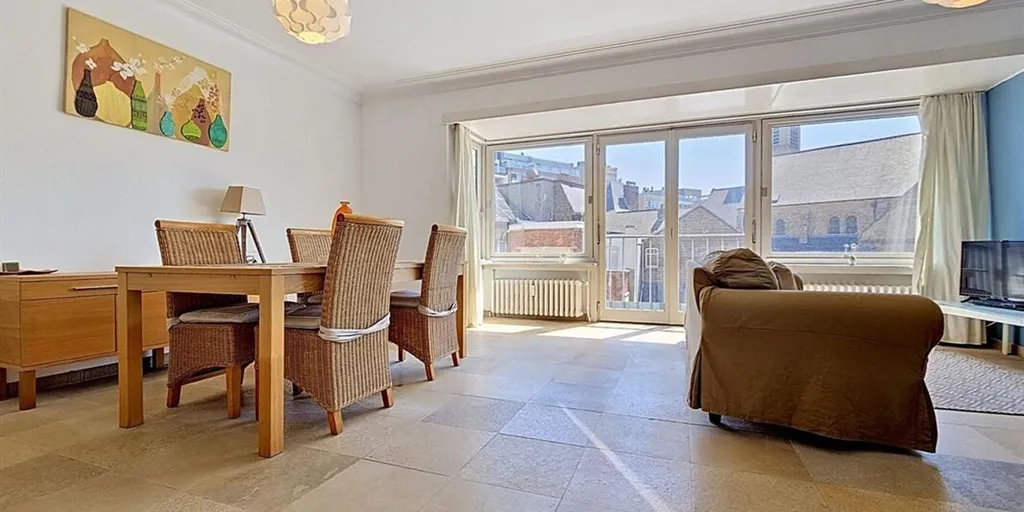 Salle à manger - Appartement avec Balcon près de la Mer à De Panne