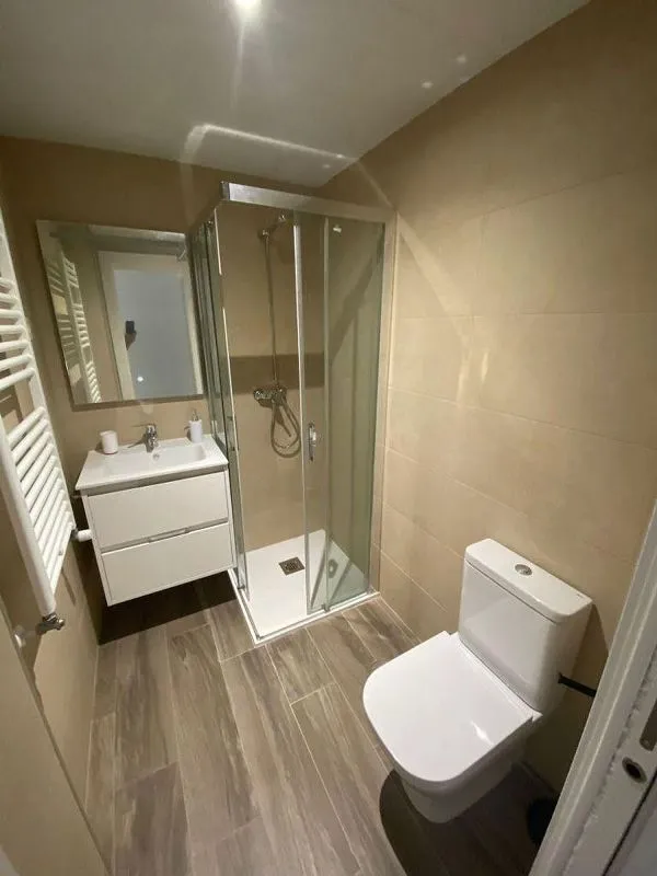 Salles de bain - Modern Flat with Balcony in Campo Street