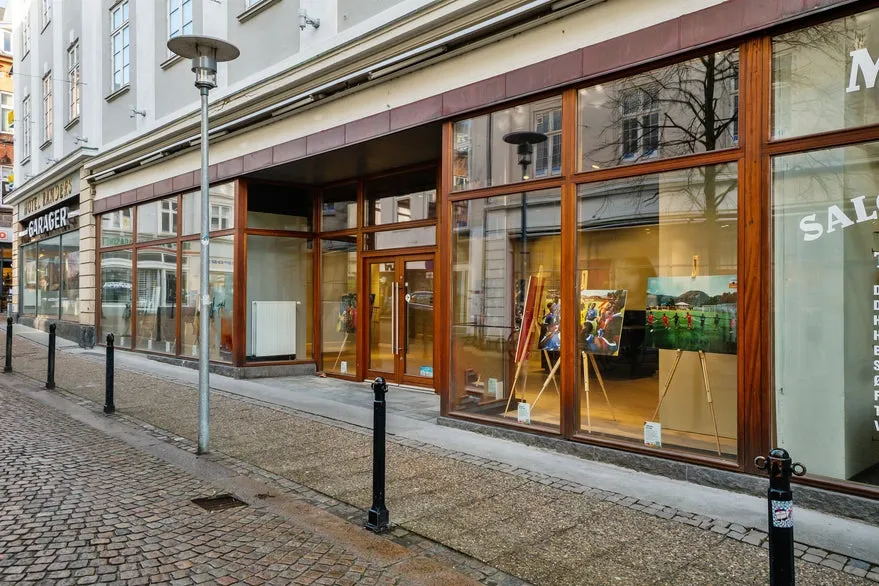 Välivaade - High-ceilinged Shop in Randers Centre
