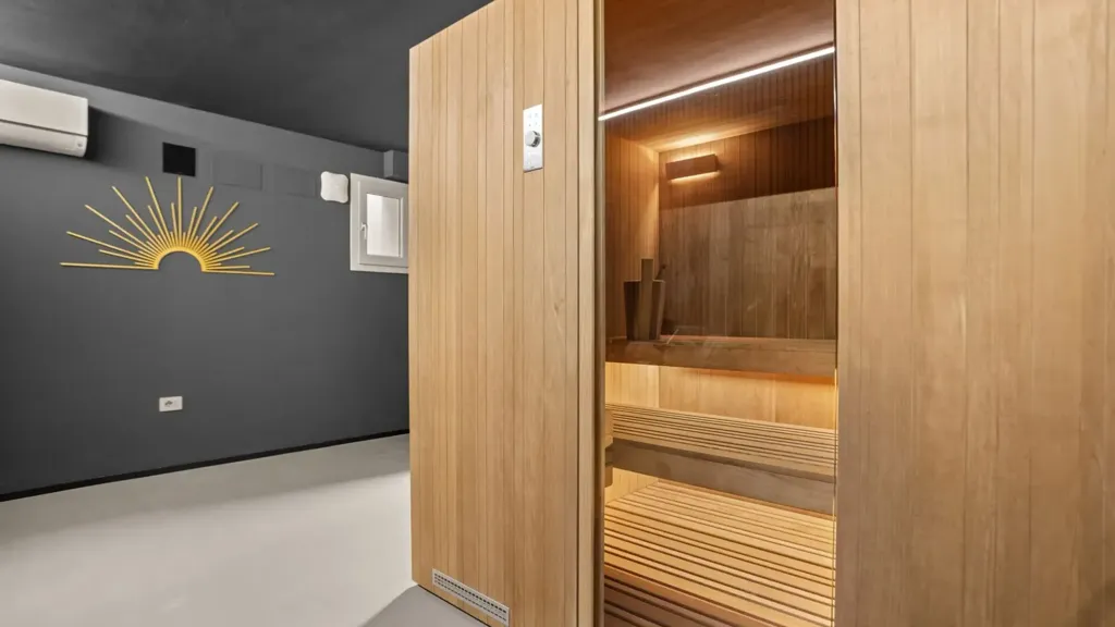 Pièces - Contemporary Villa with Pool in Imola