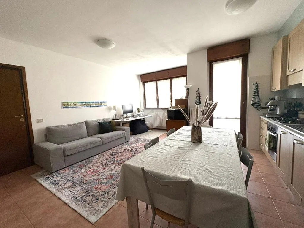 Sala da pranzo - Appartamento con balcone in zona tranquilla a Gallarate