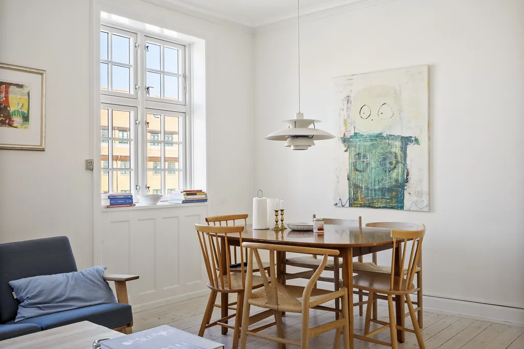 Salle à manger - Classic Flat with Light near Reunification Square