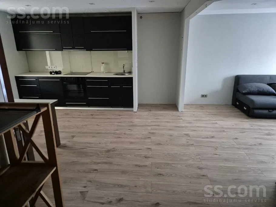 Séjour - 3-Bedroom Flat with Balcony in Jaunmārupe