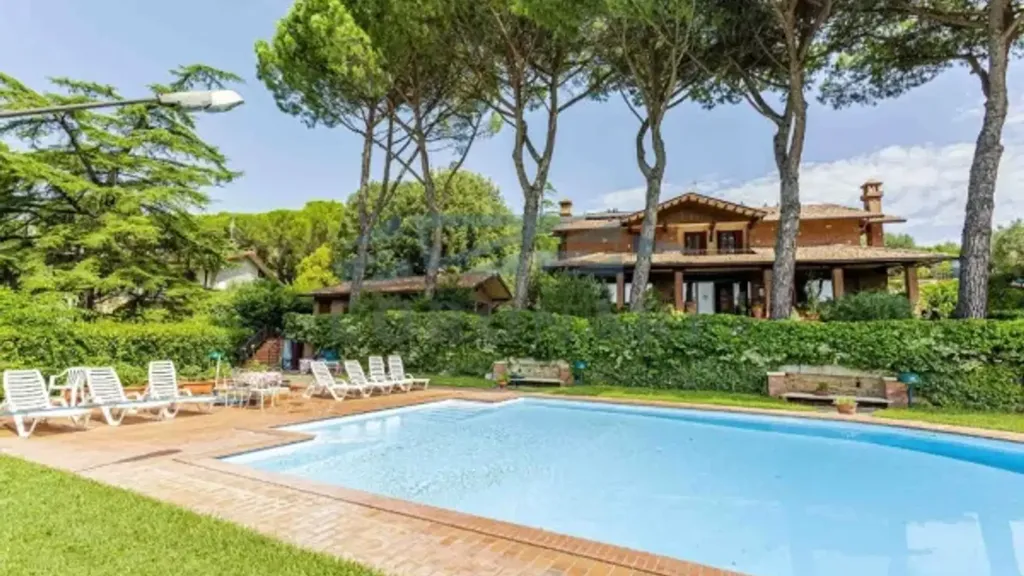 Pool - Panoramic Villa with Pool in Magione