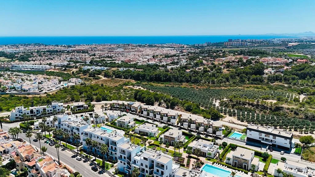 Vista aerea - 2-Bedroom Apartment with Pool in Orihuela Costa