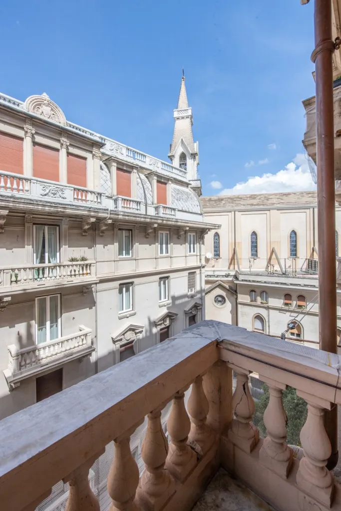Rõdu - Period Apartment with Balcony in Genoa