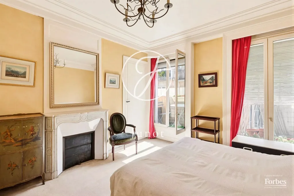 Chambres - Appartement Traversant avec Balcon Sud à Paris 75009