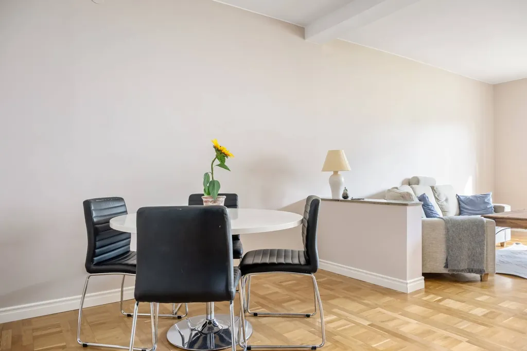 Söögituba - Two-Bedroom Apartment with City Proximity in Norrköping