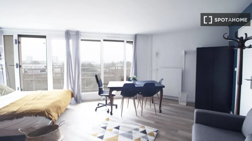 Chambres - Appartement à Louer à Nanterre
