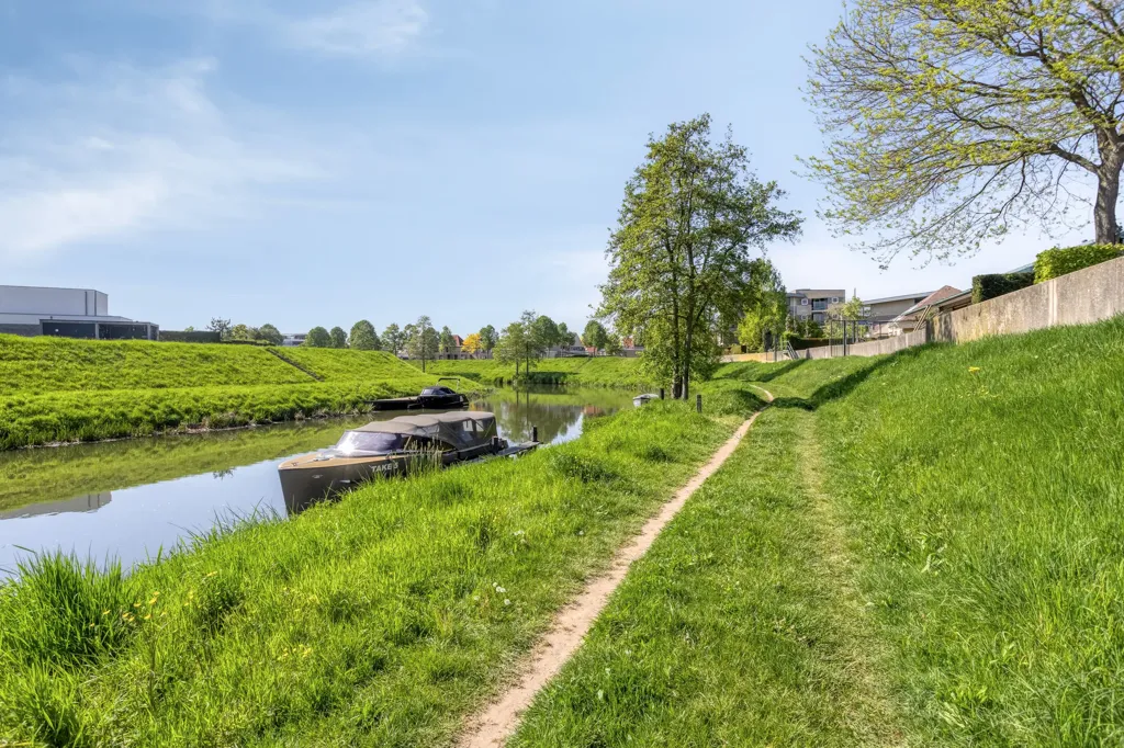 Detached House with Office in Hammerveld, Roermond