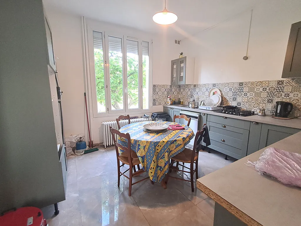 Cuisine - Maison avec Jardin dans un Cadre Calme à Sens
