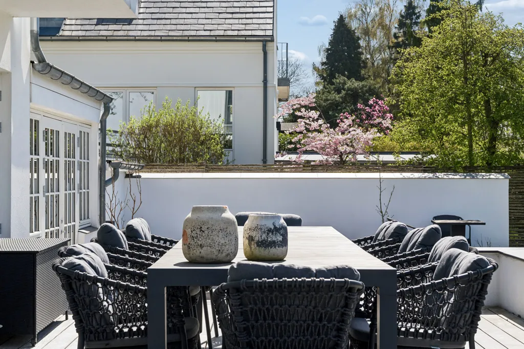 Terrass - Villa with Jacuzzi Terrace in Charlottenlund