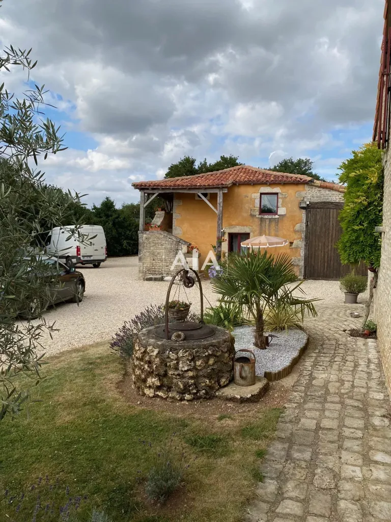 Aed - Charming Property with Pool between Civray and Ruffec