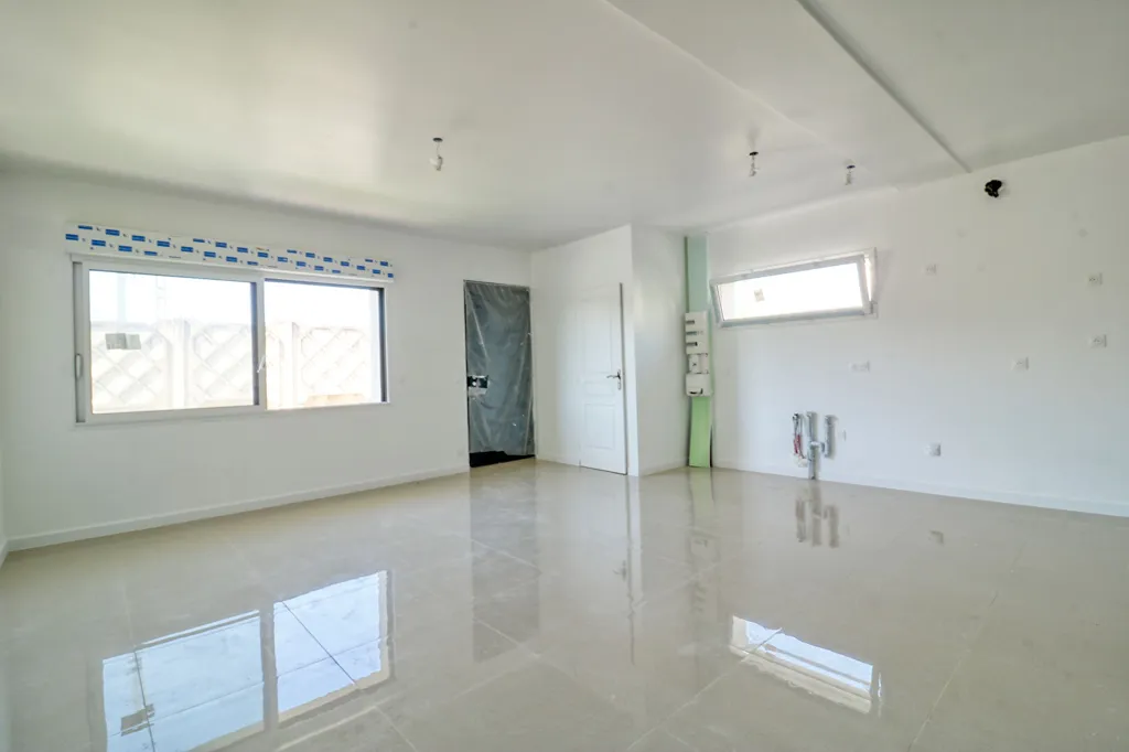 Rooms - Family Home with Balcony in Antony