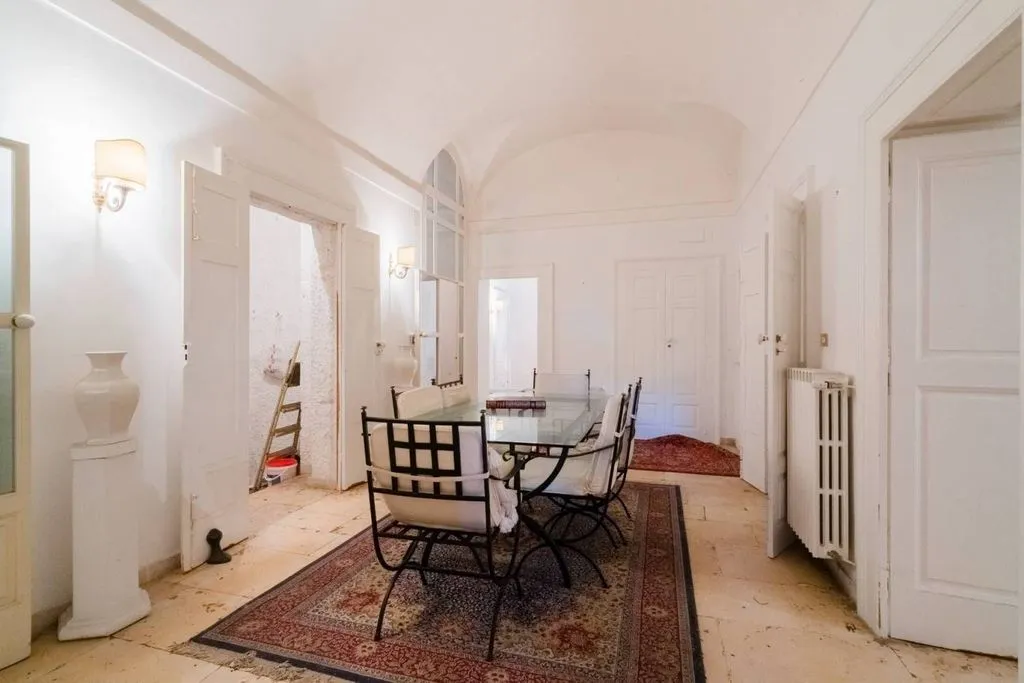 Söögituba - Historic Villa with Private Park in Bari