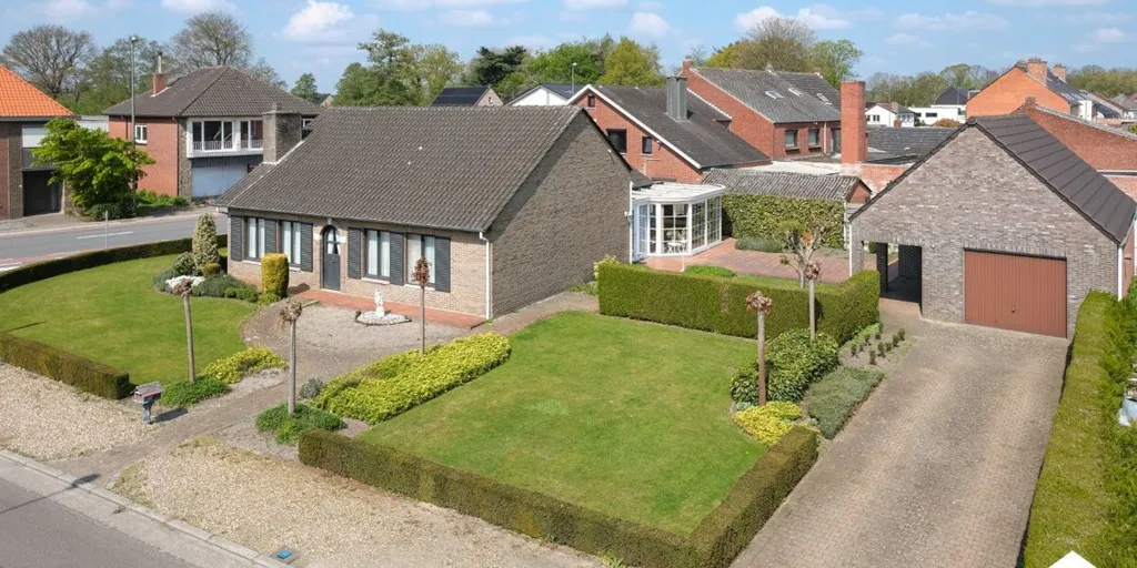 Vue aérienne - Villa avec Double Garage près du Centre à Lindelhoeven
