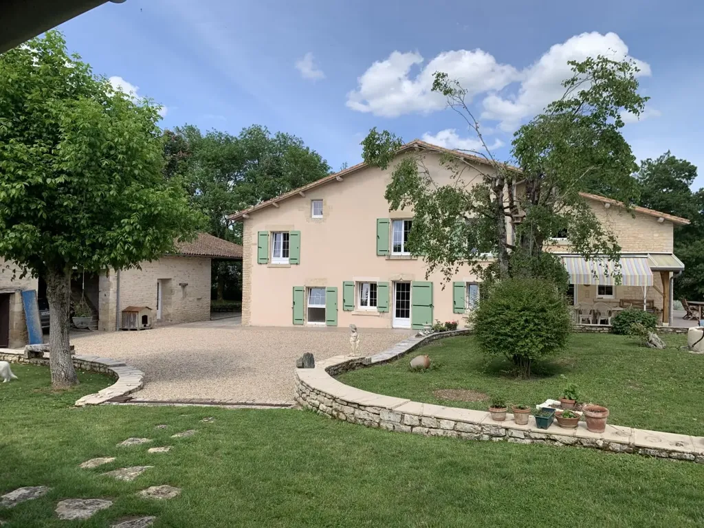 Extérieur - Moulin Rénové avec Piscine et Parc près de Niort