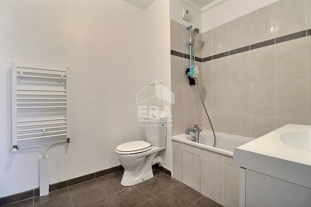 Salles de bain - Appartement 2 Pièces avec Terrasse à Bobigny