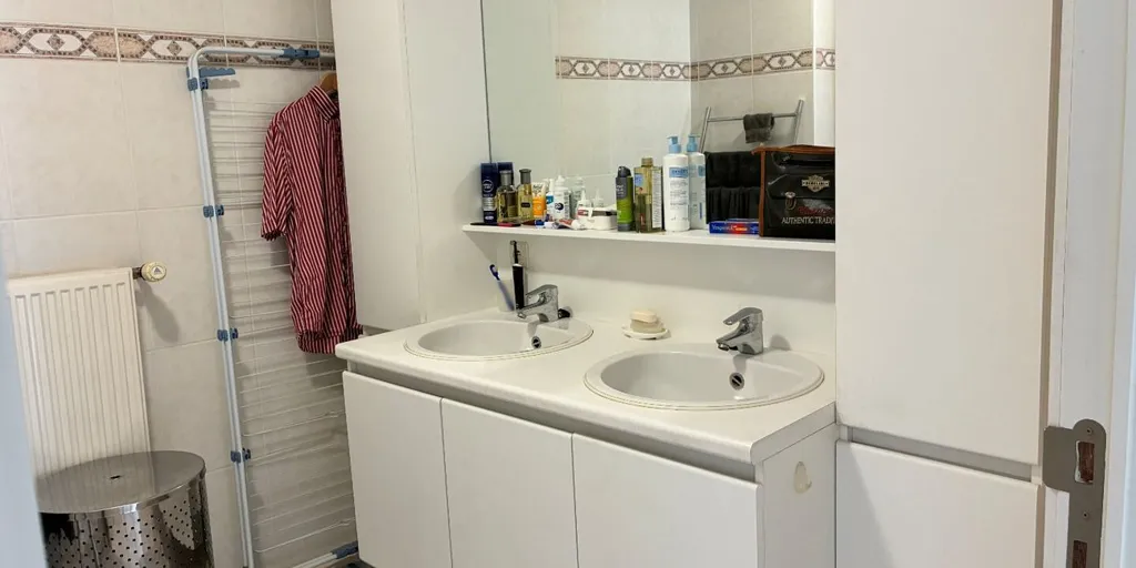 Salles de bain - Appartement avec Terrasse et Parking à Nazareth
