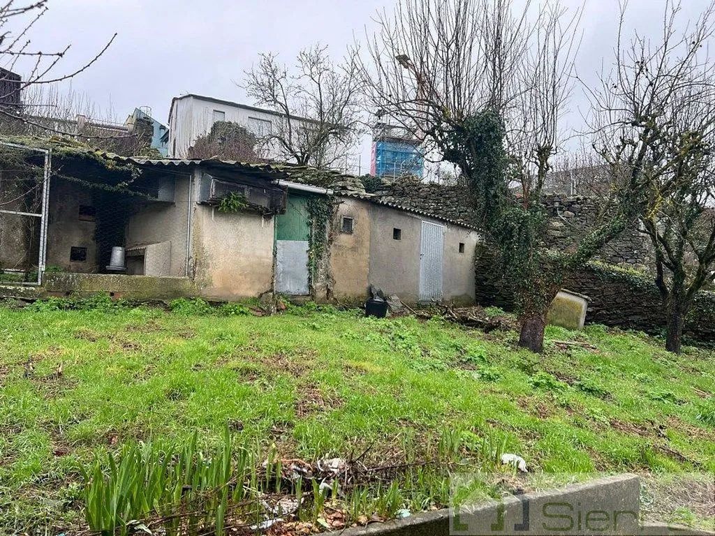Aed - Chalet for Renovation with Urban Plot in Sarria