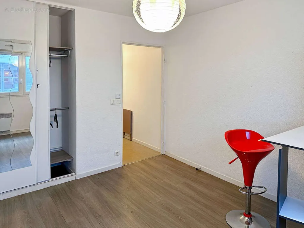 Bedrooms - Studio with Parking in Bordeaux Centre