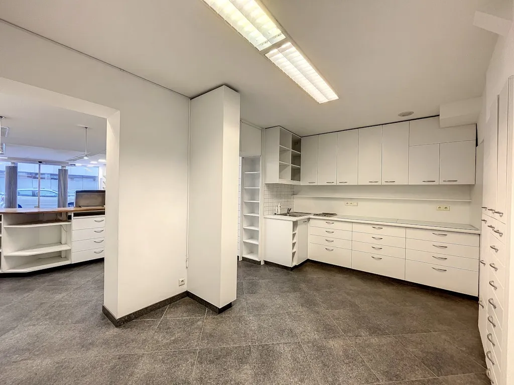 Kabinet - Commercial Space with Large Frontage in Brussels
