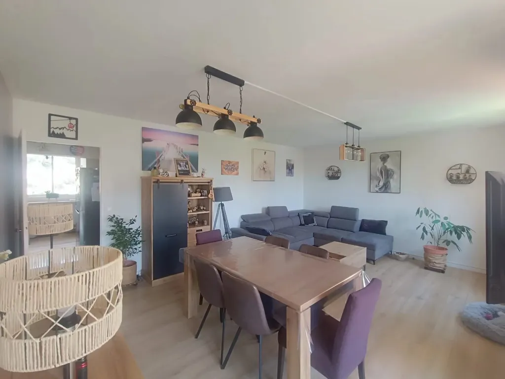 Söögituba - Apartment with Balcony in Nice, Le Ray