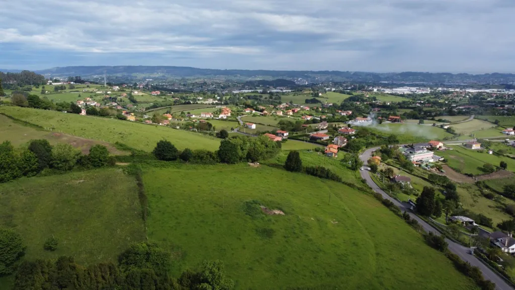 Vue aérienne - Buildable Plot with Garden in Leorio