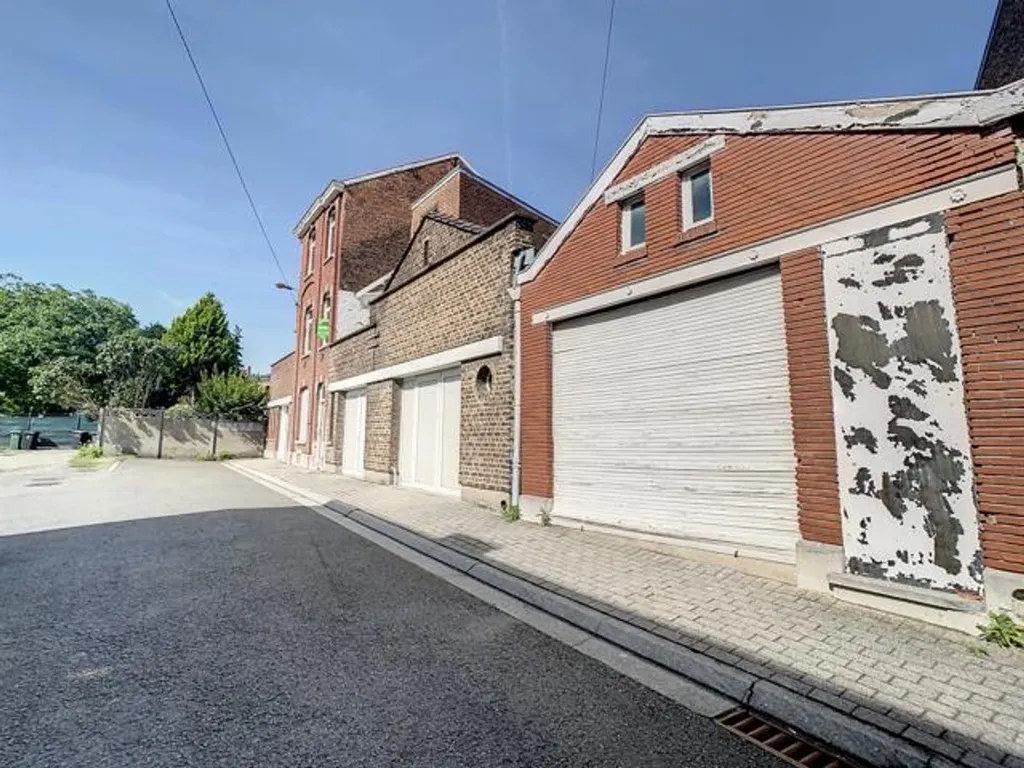 Extérieur - Maison avec Atelier et Terrasse à Ans