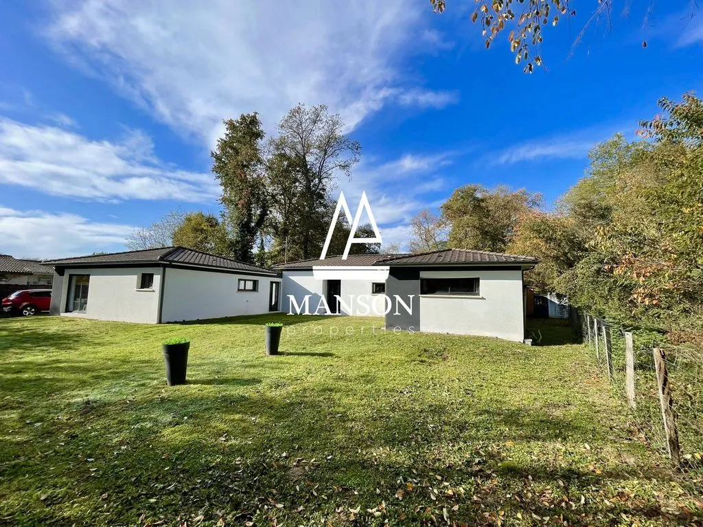 Jardin - Maison contemporaine avec piscine intérieure à Illats