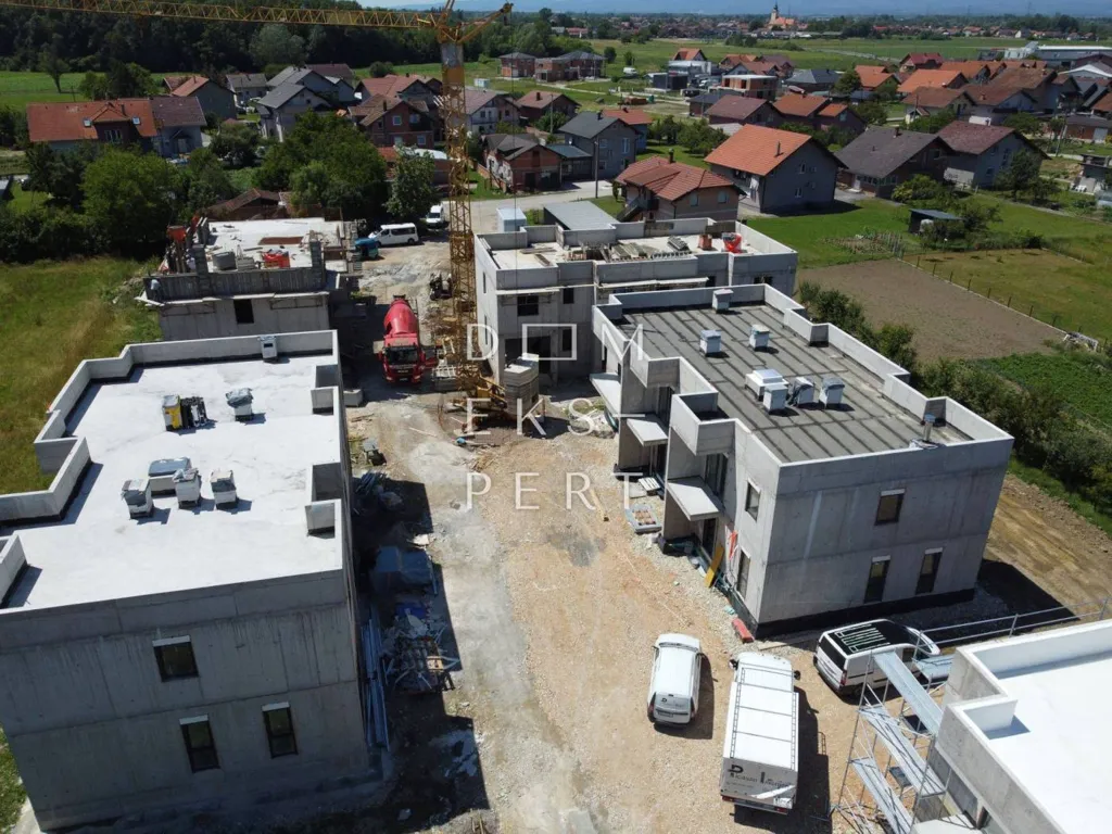 Õhuvaade - Two-Storey Apartment with Garden in Rugvica