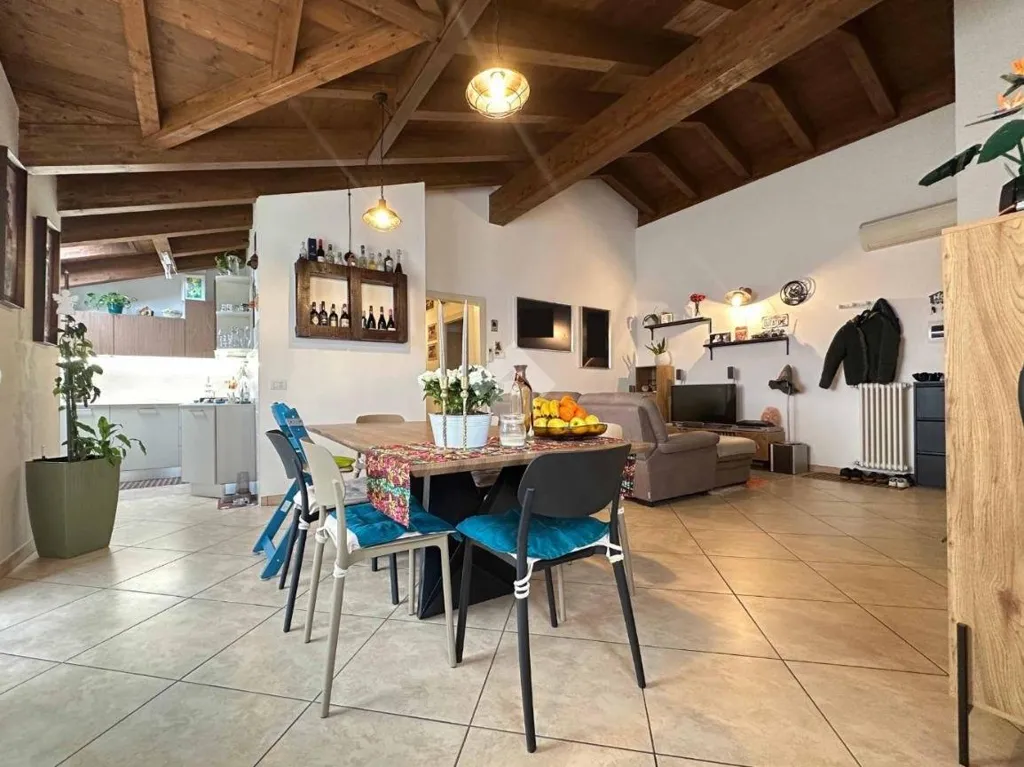 Salle à manger - Attico with Balcony in Crespiatica