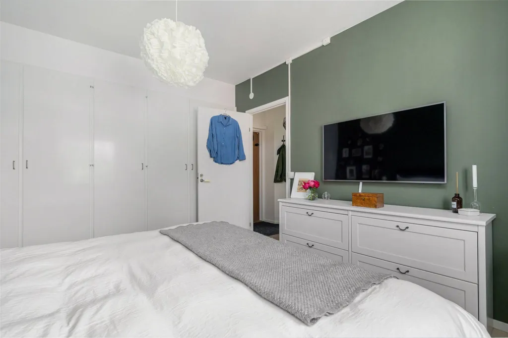 Magamistoad - Modern Two-Bedroom Flat with Balcony in Stockholm