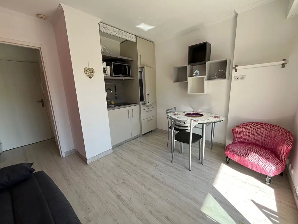 Séjour - Studio avec Balcon et Parking à Loire-Atlantique