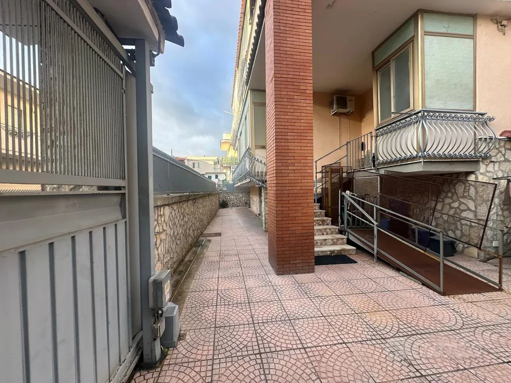 Aed - Multi-Unit Building with Garden in Giugliano
