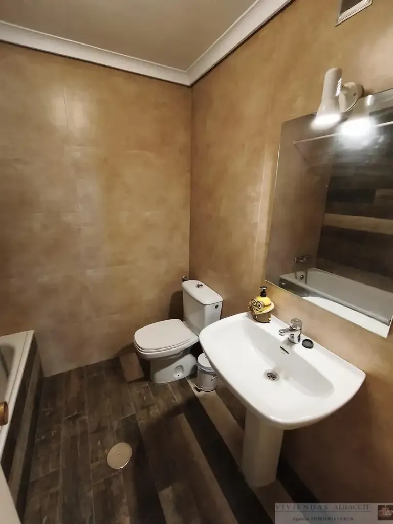 Baños - Piso con balcón en Parque Lineal, Albacete
