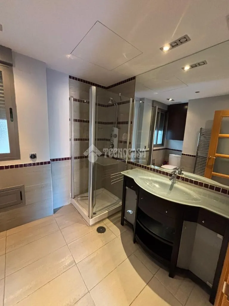 Salles de bain - Reformed Flat with Balcony Views in Salamanca