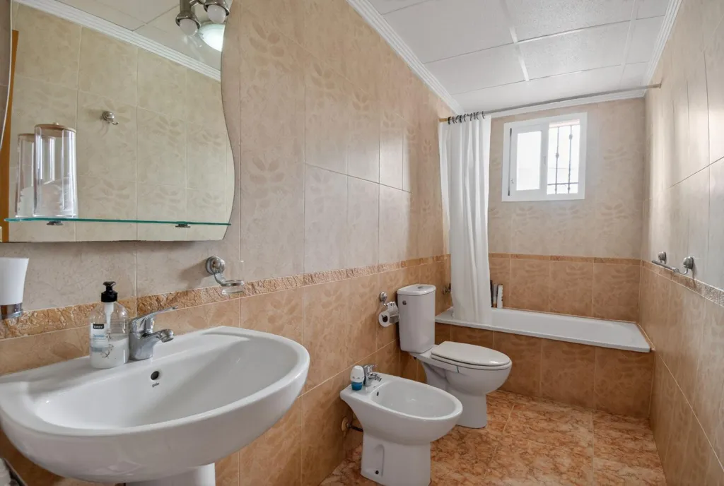 Vannitoad - Semi-Detached Villa with Sea Views in Punta Prima
