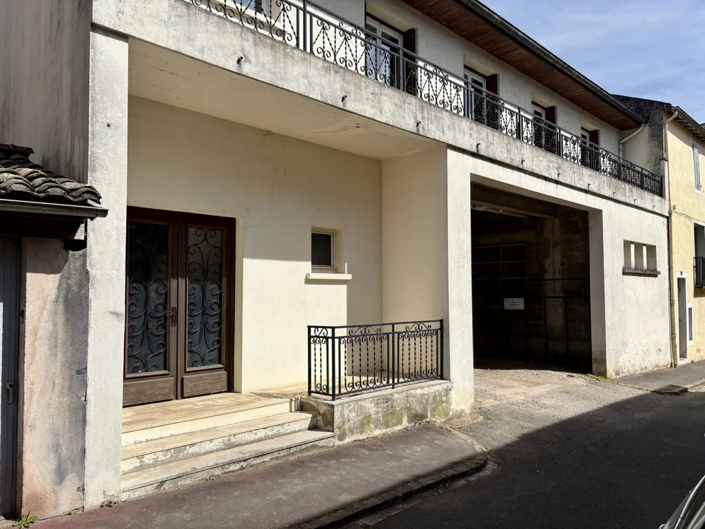 Extérieur - Maison de Ville avec Balcon à Tournus