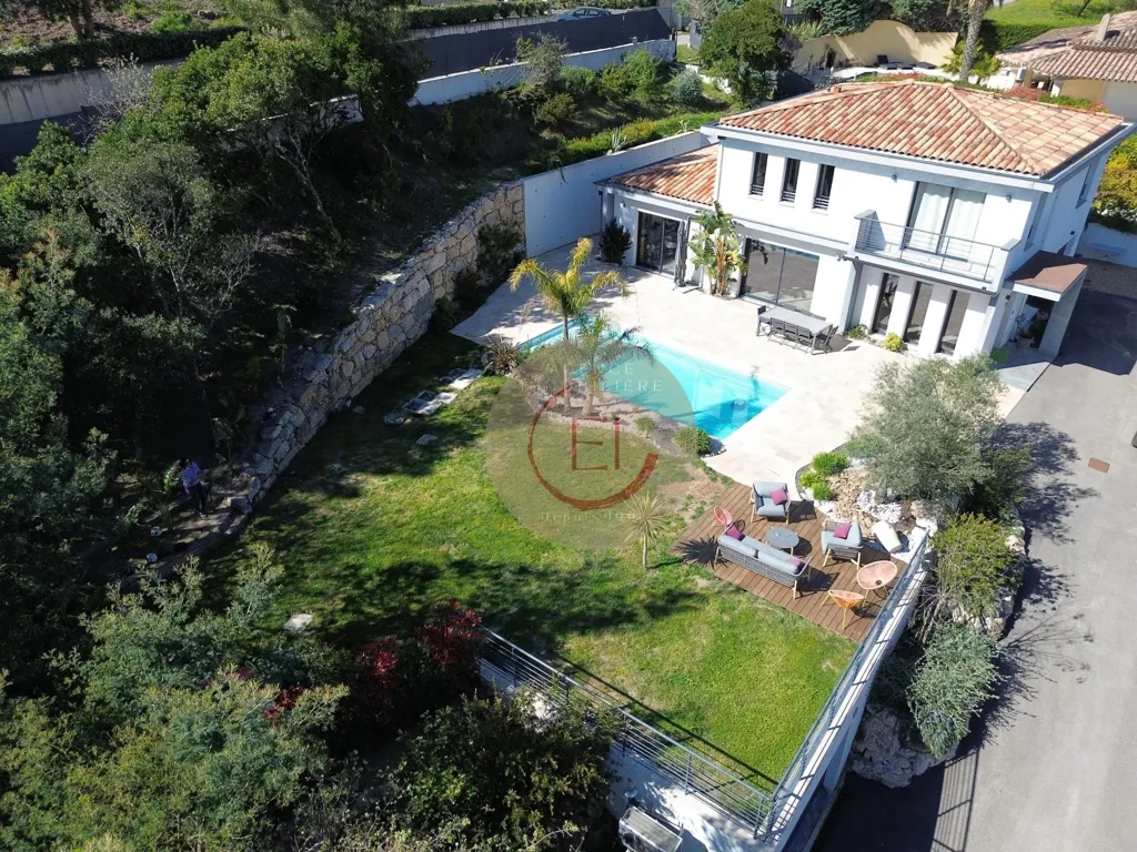Õhuvaade - Contemporary Villa with Pool in Secure Estate